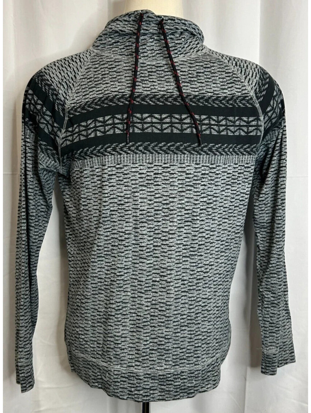 American Rag Cie. Men's Size L Gray & Black Pullover Long Sleeve Sweatshirt